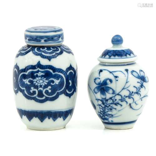 A Lot of 2 Miniature Vases with Covers