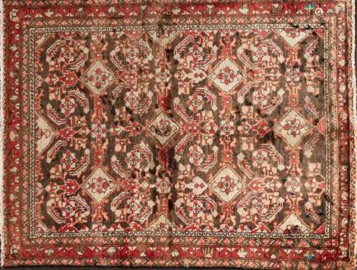 A Hamadan hand knotted wool rug, 3\'7\'\' x 4\'7\"