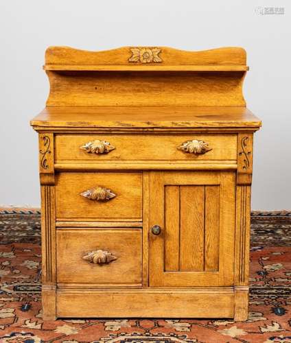 An oak chest of three drawers and a single cupboard. 29 x 18...