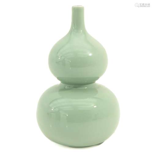 A Celadon Double Gourd Vase
