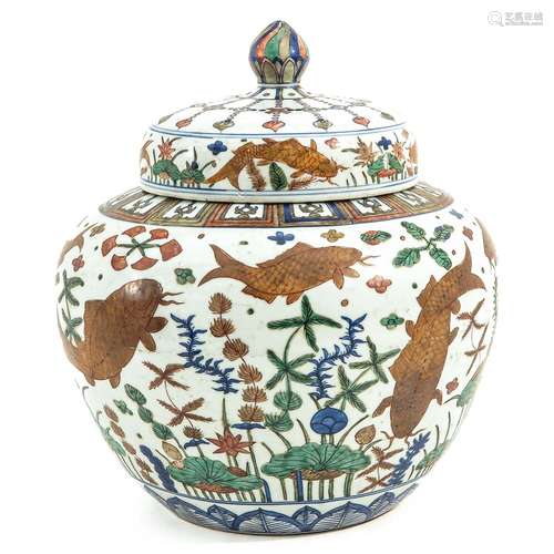 A Wucai Decor Jar with Cover