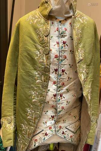 Veste ou gilet brodé, époque Louis XVI, vers 1770.
Sati