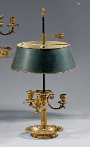 Lampe-bouillotte à trois lumières en bronze finement ou