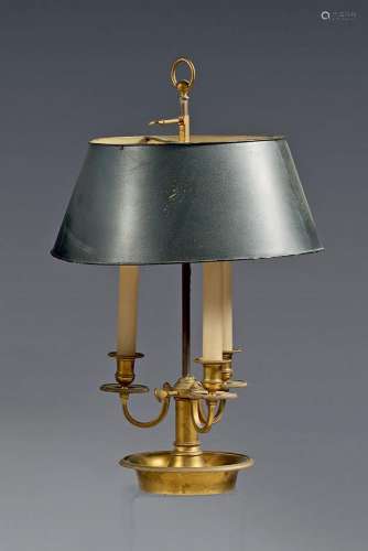 Lampe-bouillotte à trois lumières en bronze ciselé ou m