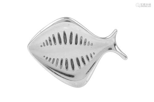 DANISH SILVER GEORG JENSEN FISH BROOCH, 24g