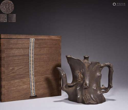 Bionic stump-shaped purple clay teapot