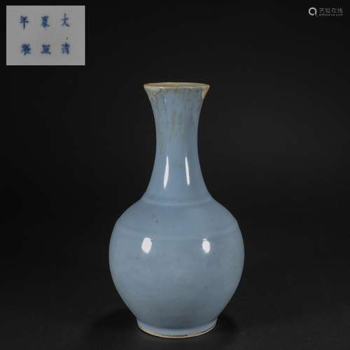 Qing Dynasty Monochrome Glaze Residual Porcelain Bottle