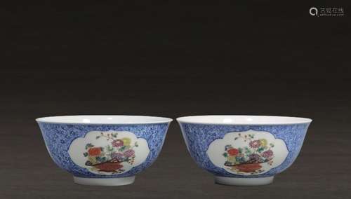 Shen DetangA pair of blue and white birthday peach bowls