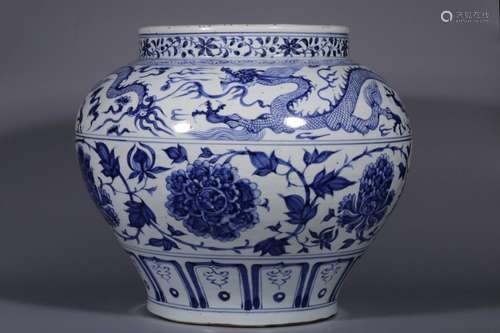 Blue and white peony dragon pattern large jar