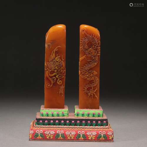 A pair of Tian Huangshi dragon and phoenix seals