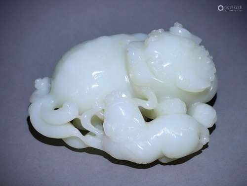 Hetian Jade Shaoshi Taishi Lion Ornament