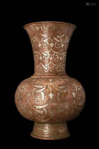 ISLAMIC VASE WITH SILVER INALYS