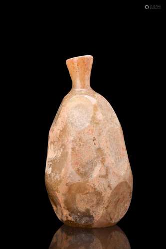 EARLY ISLAMIC WHEEL-CUT GLASS FLASK WITH HONEYCOMB PATTERN