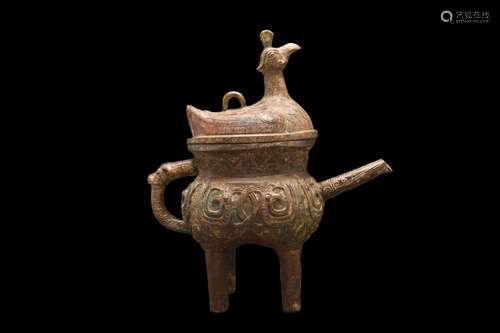 CHINESE ARCHAIC BRONZE POURING VESSEL WITH A BIRD-SHAPED LID