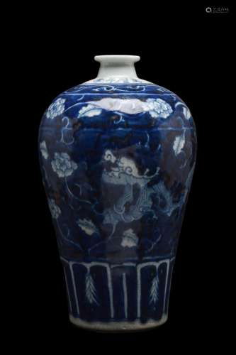 CHINESE QING DYNASTY PORCELAIN MEIPING VASE