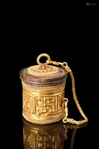 ROMAN GOLD PYXIS WITH DECORATION