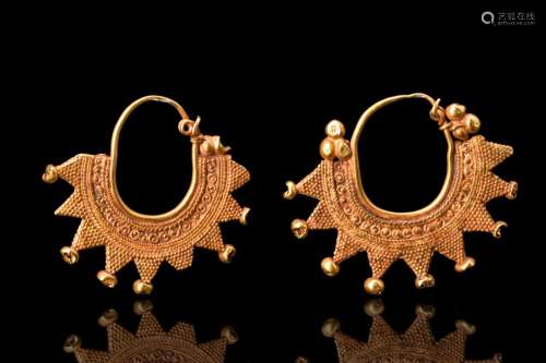 HELLENISTIC MATCHED PAIR OF GOLD EARRINGS