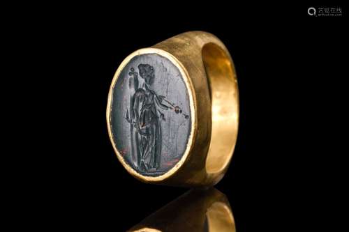 ROMAN GOLD RING WITH DIANA BLOODSTONE NTAGLIO