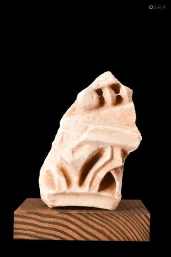 ROMAN MARBLE FRAGMENT WITH FLORAL PATTERN ON STAND