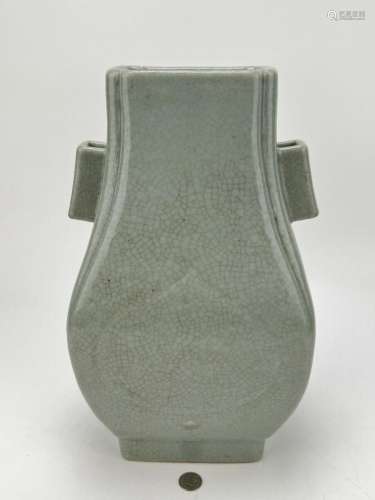 A Chinese Ge-type vase, Qing Dynasty Pr.