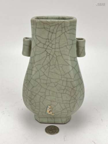 A Chinese Ge-type vase, QianLong Pr.