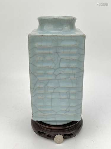 A Chinese Ge-type vase, QianLong Pr.