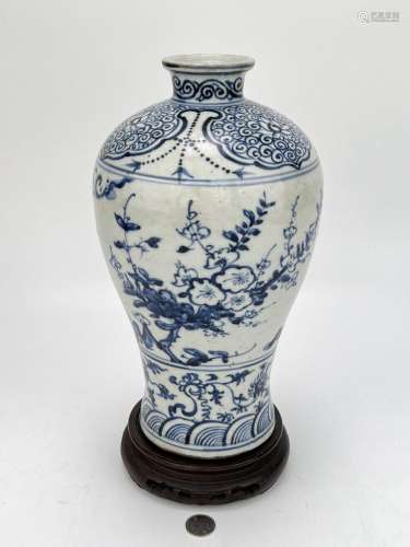 A Chinese Mei-ping shape blue&white vase, Ming Dynasty P...