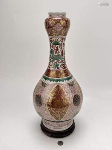 A Chinese famille verte garlic-type mouth vase, Ming Dynasty...