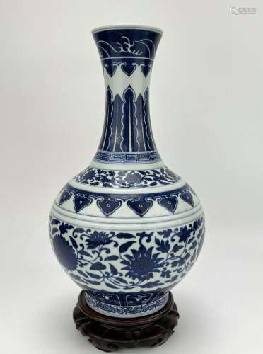 A Chinese blue&white vase, Qing Dynasty Pr.