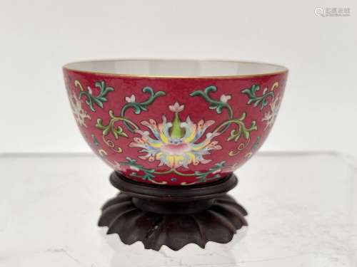 A rare and fine Chinese enamel cup, QianLong Pr.