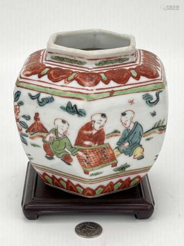 A Chinese famille verte water jar, Ming Dynasty Pr.