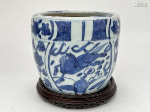 A Chinese blue&white censor, Ming Dynasty Pr.