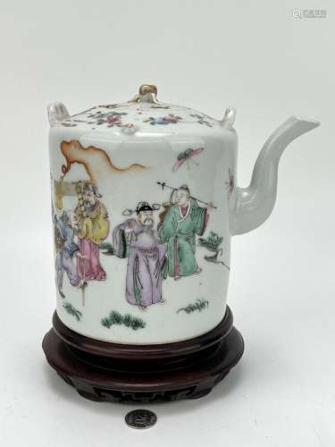A Chinese famille rose teapot, Qing Dynasty Pr.