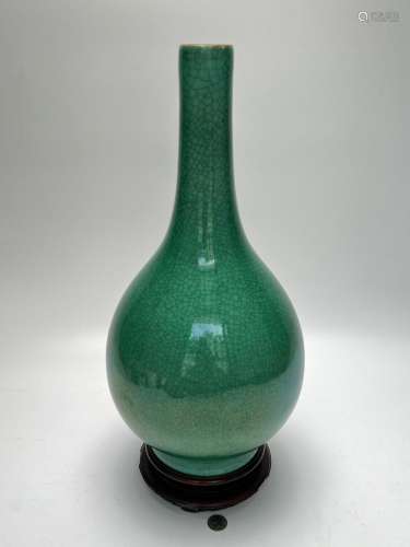 A Chinese green vase, Qing Dynasty Pr.