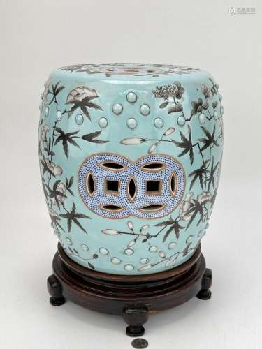 A Chinese famille rose vase, Qing Dynasty Pr.