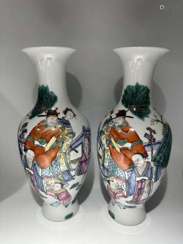 A pair of Chinese famille rose vases, Qing Dynasty Pr.