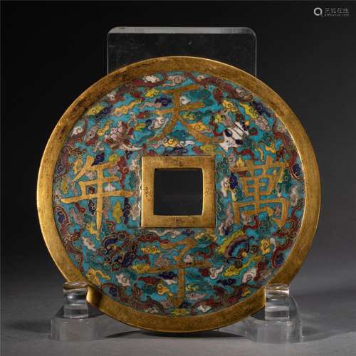 A CHINESE CLOISONNE ENAMEL BATS COIN DECORATION