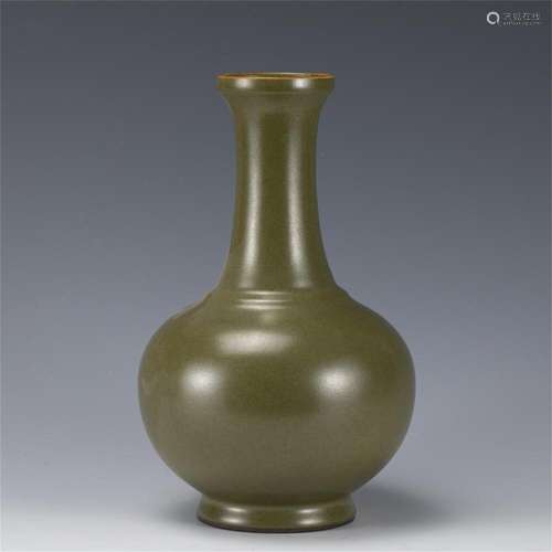 A TEA-DUST GLAZED BOTTLE VASE