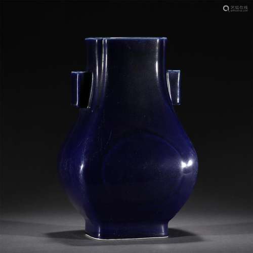 A BLUE GLAZED PORCELAIN ARROW VASE