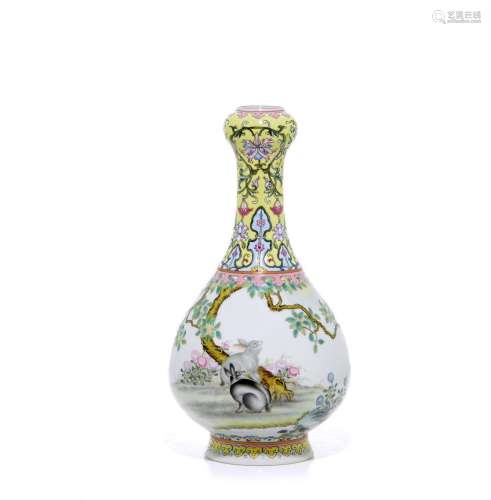 Chinese Famille Rose \'Jade Rabbit\' Vase