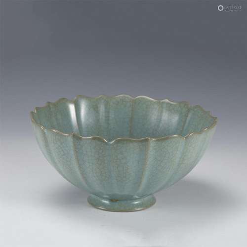 A RU-WARE PORCELAIN LOBED BOWL