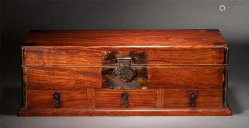 A CHINESE ANNATTO WOOD LITERATI BOX