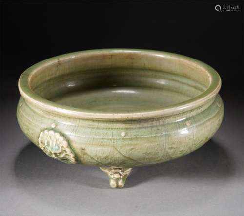 A CHINESE LONGQUAN CELADON GLAZE TRIPOD CENSER