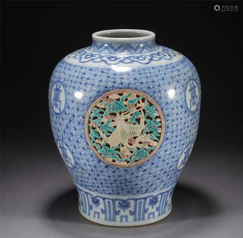 A CHINESE UNDERGLAZE BLUE AND FAMILLE ROSE JAR