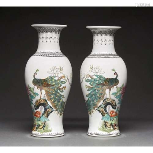 PAIRE DE VASES BALUSTRES