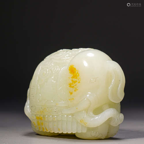 Hetian jade elephant pattern ornament和田玉象紋擺件