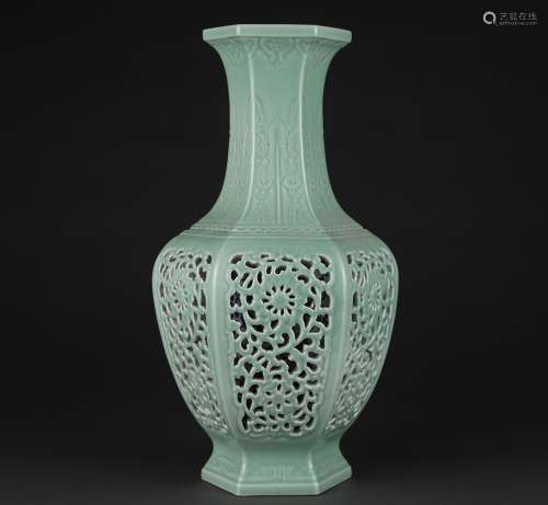 Qing Dynasty Qianlong Bean Green Glazed Hollow Hexagonal Vas...