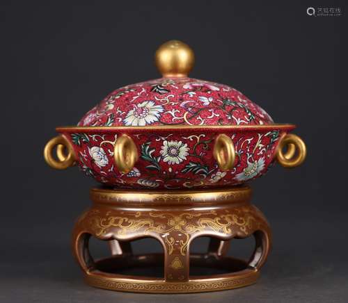 Qing Dynasty Qianlong Red Glaze Pastel Flower Design and Gol...