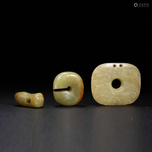 Three Hetian jade pendants和田玉佩三件