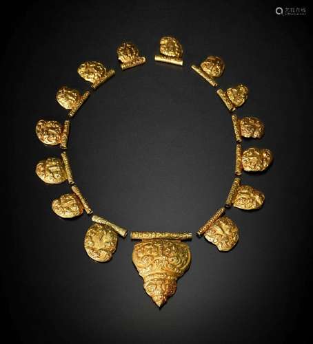 COLLIER À PENDELOQUES EN FORME DE GRIFFE DE TIGRE STYLISÉE E...